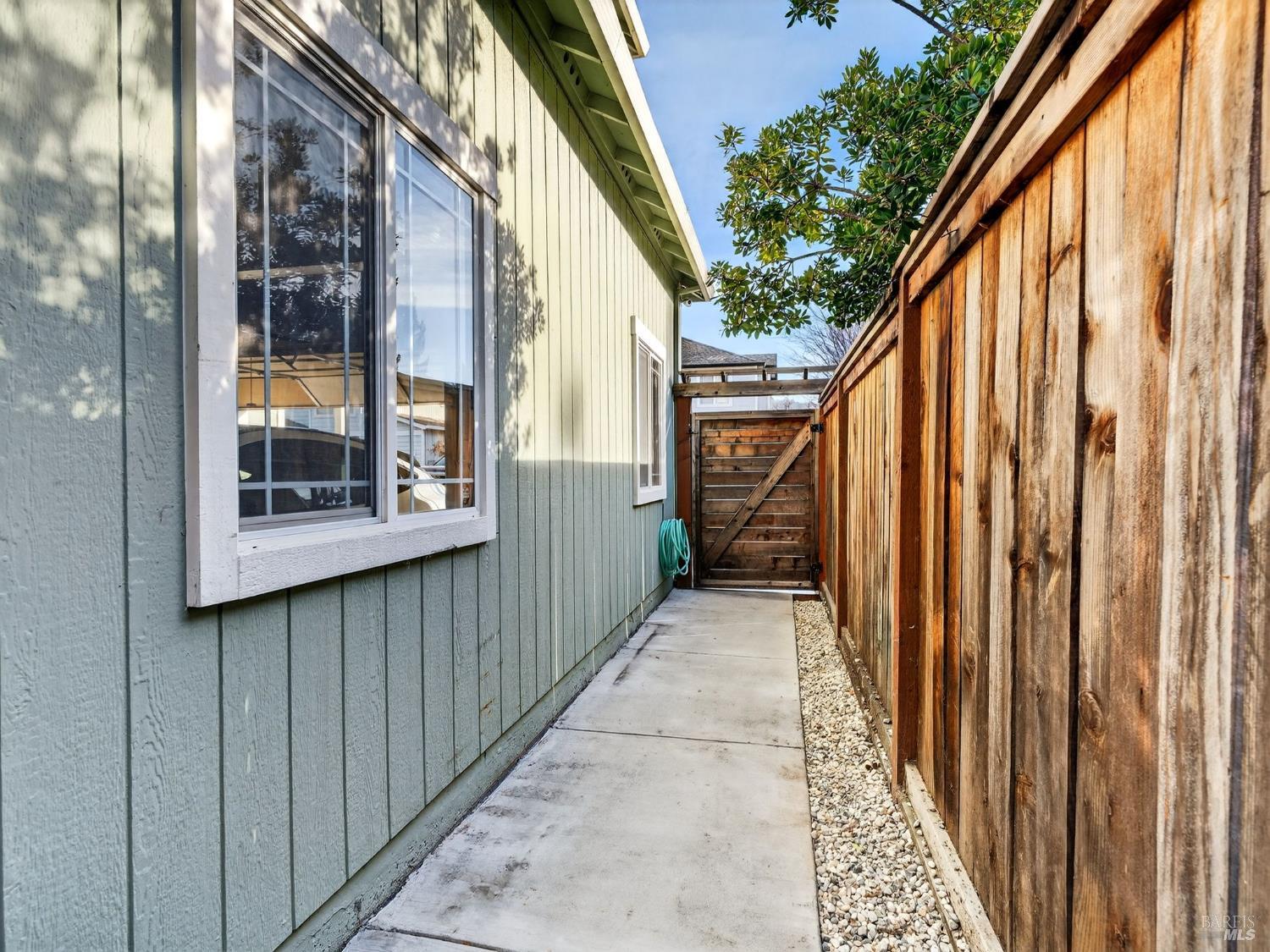 36 W Brookside Drive