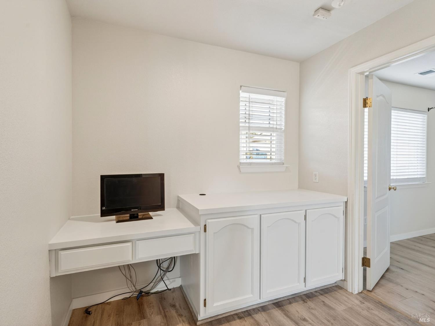 36 W Brookside Drive