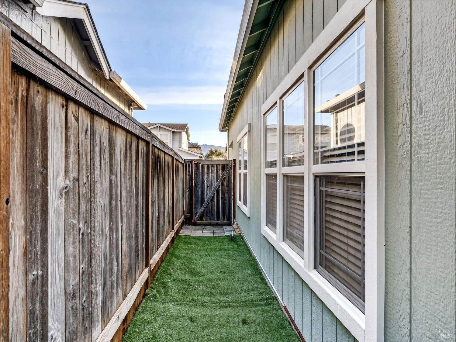 36 W Brookside Drive