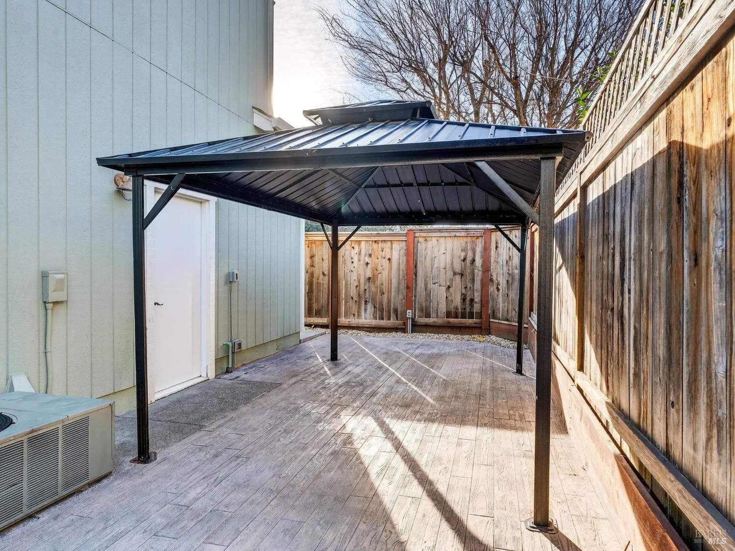 36 W Brookside Drive