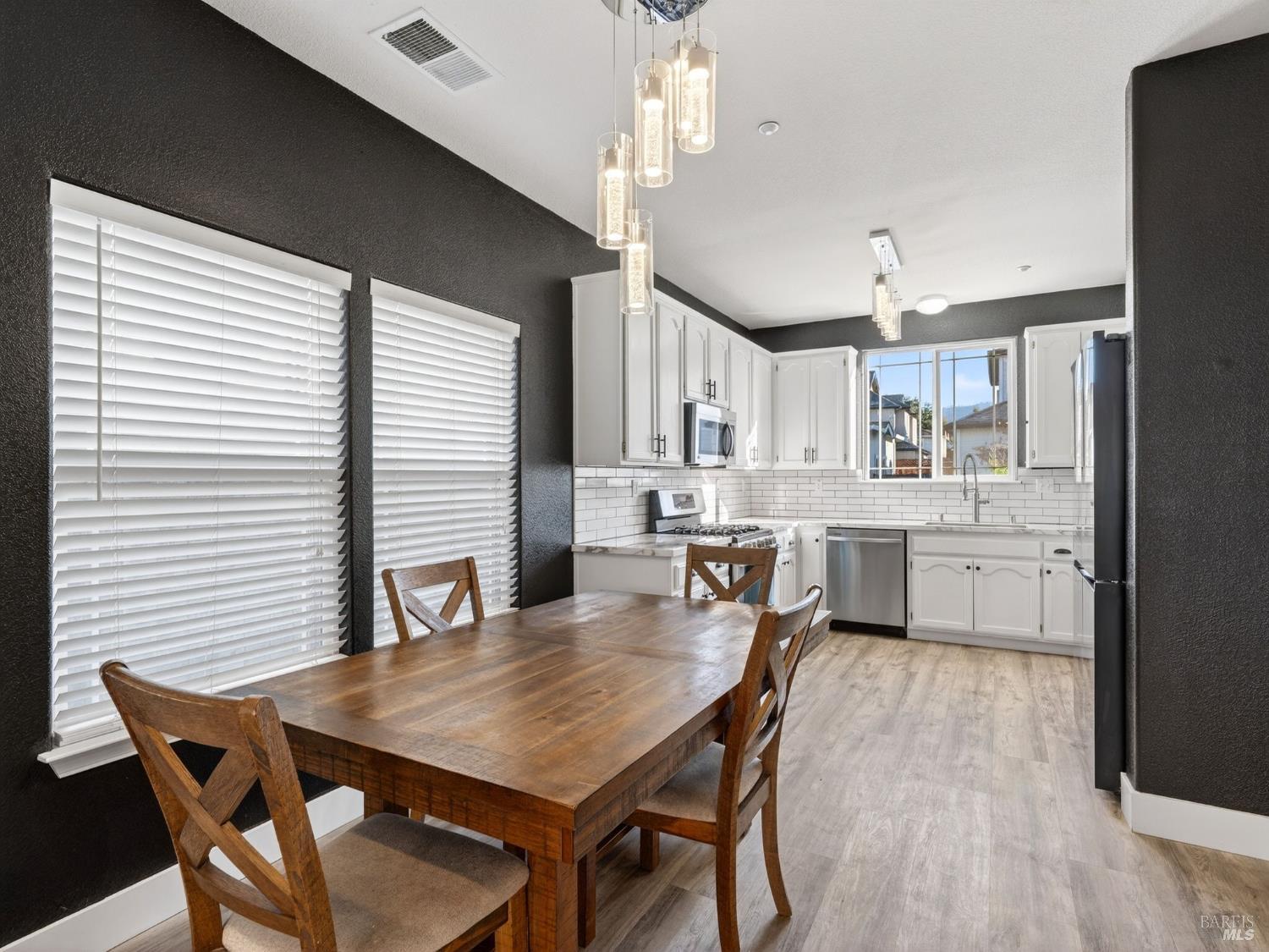 36 W Brookside Drive