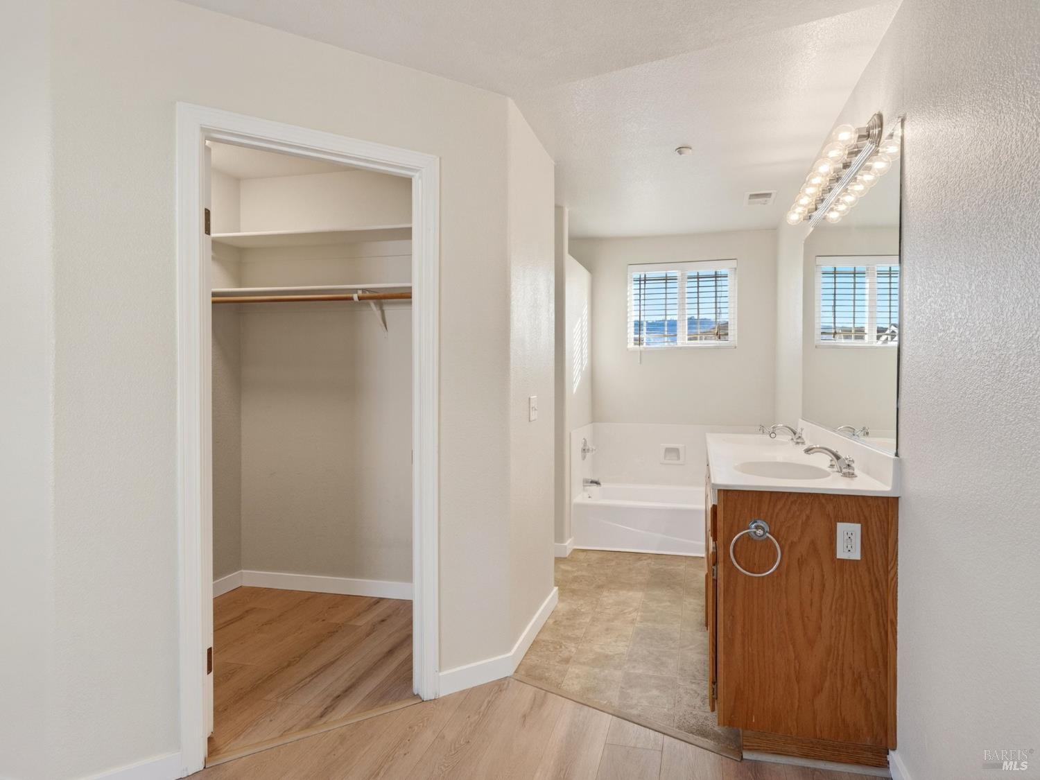 36 W Brookside Drive