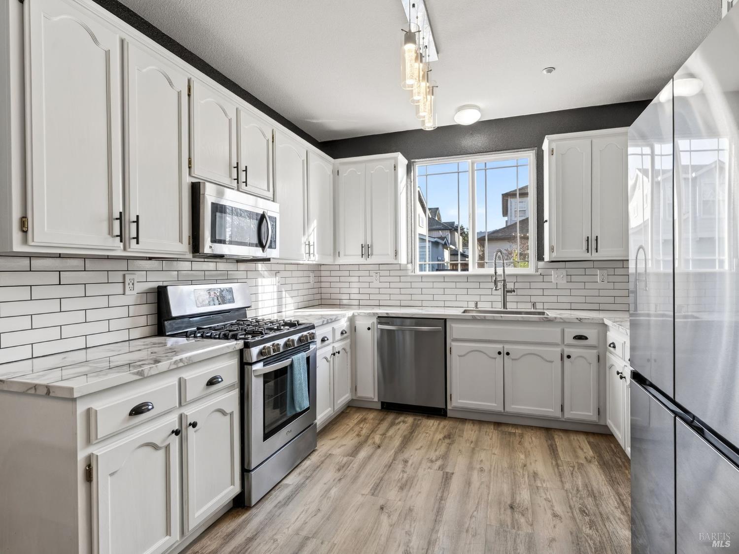 36 W Brookside Drive