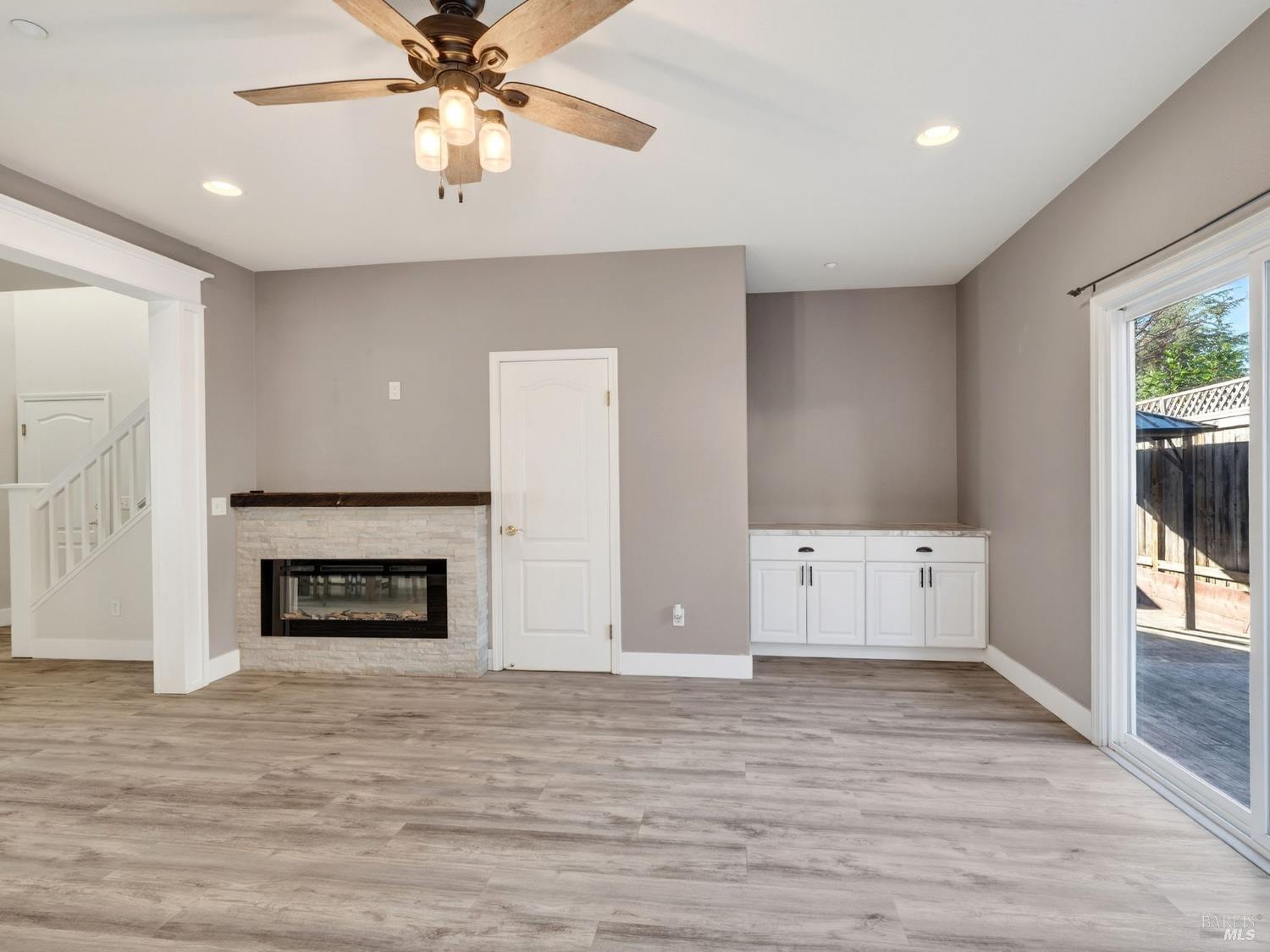 36 W Brookside Drive