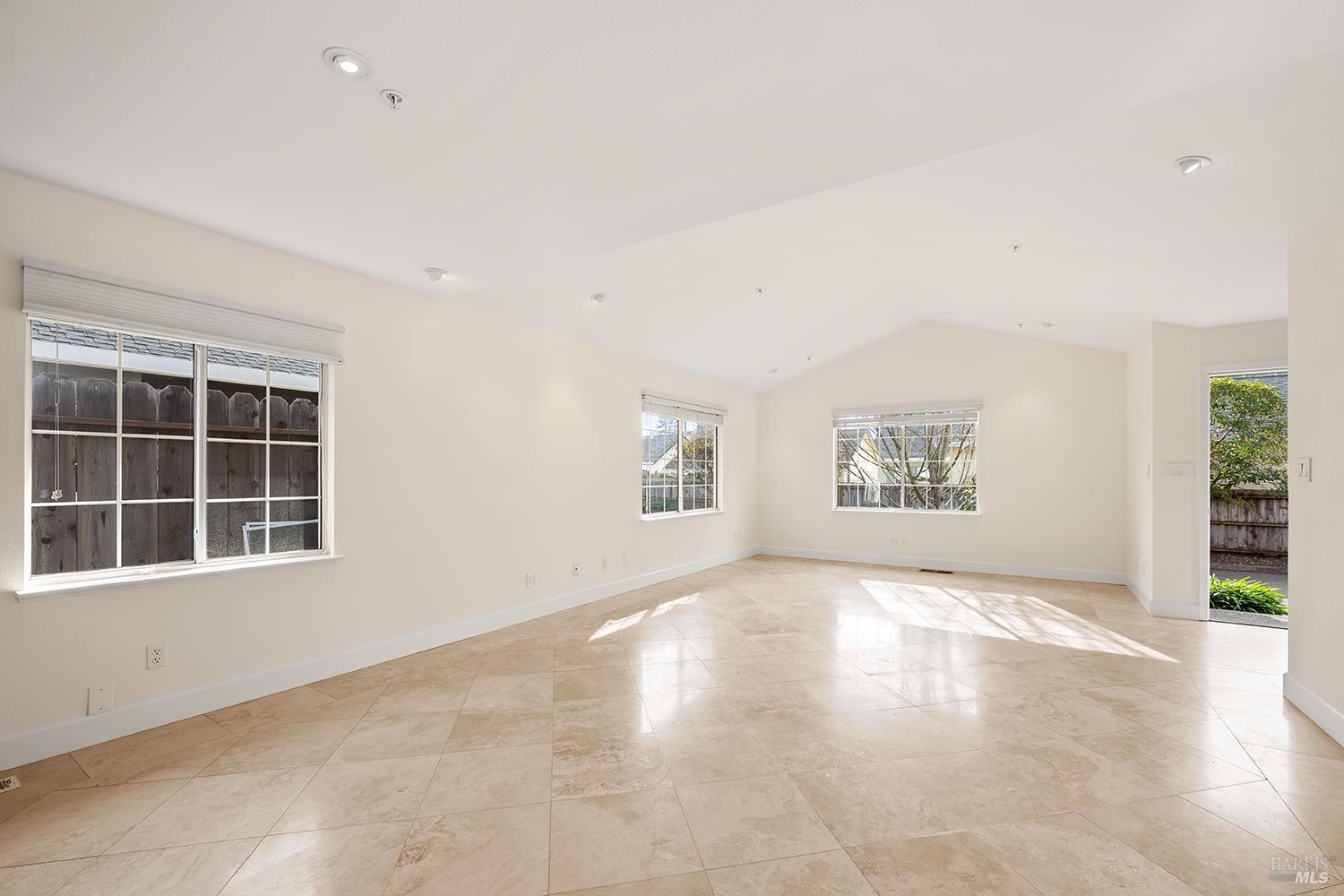 433 University Street