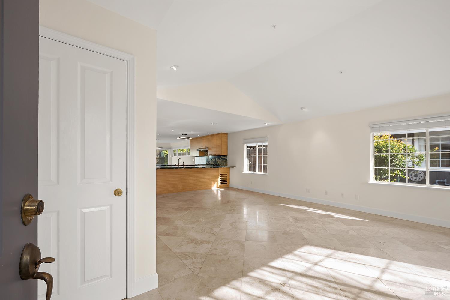 433 University Street