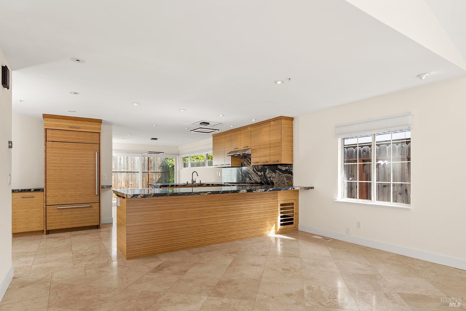 433 University Street