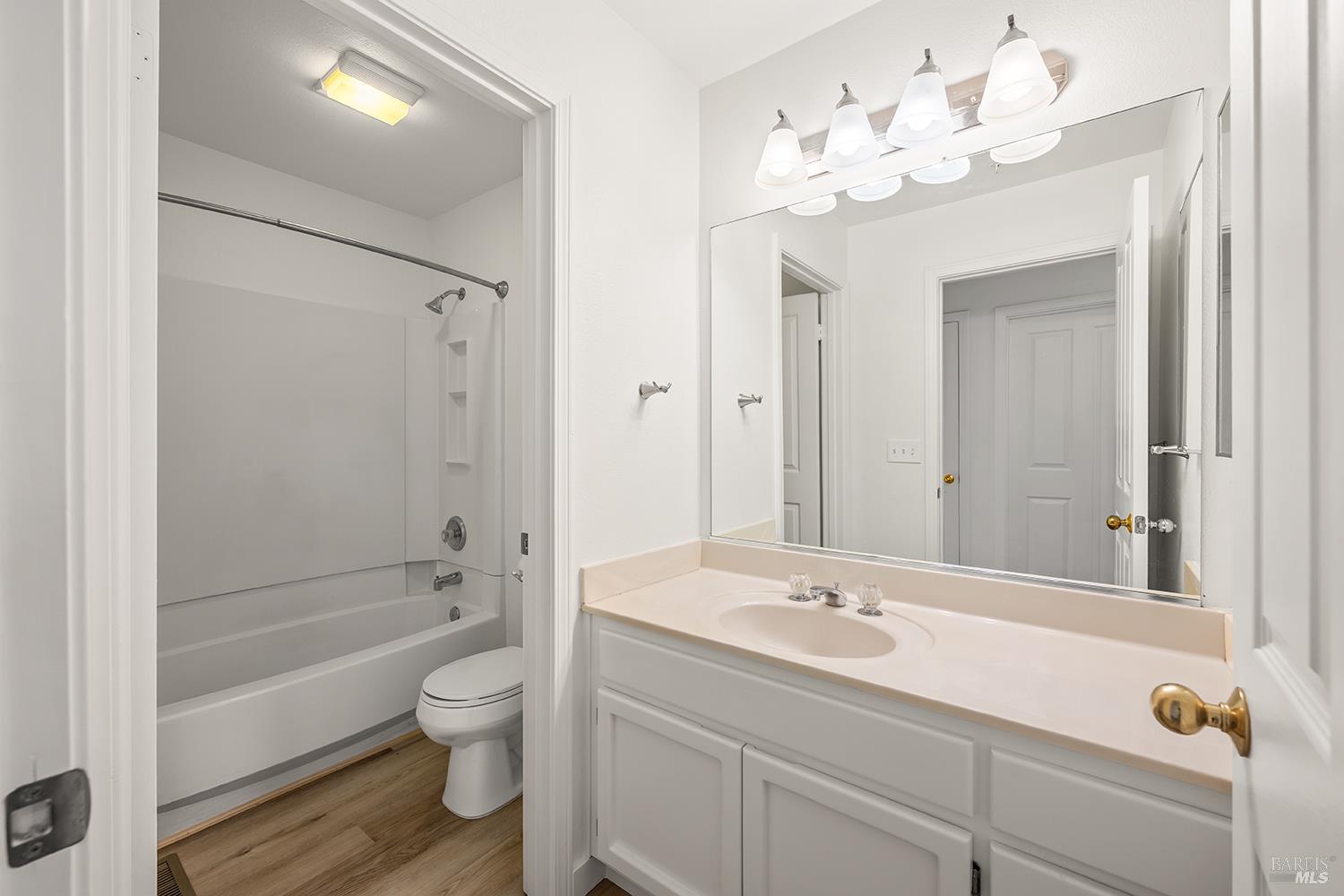 433 University Street