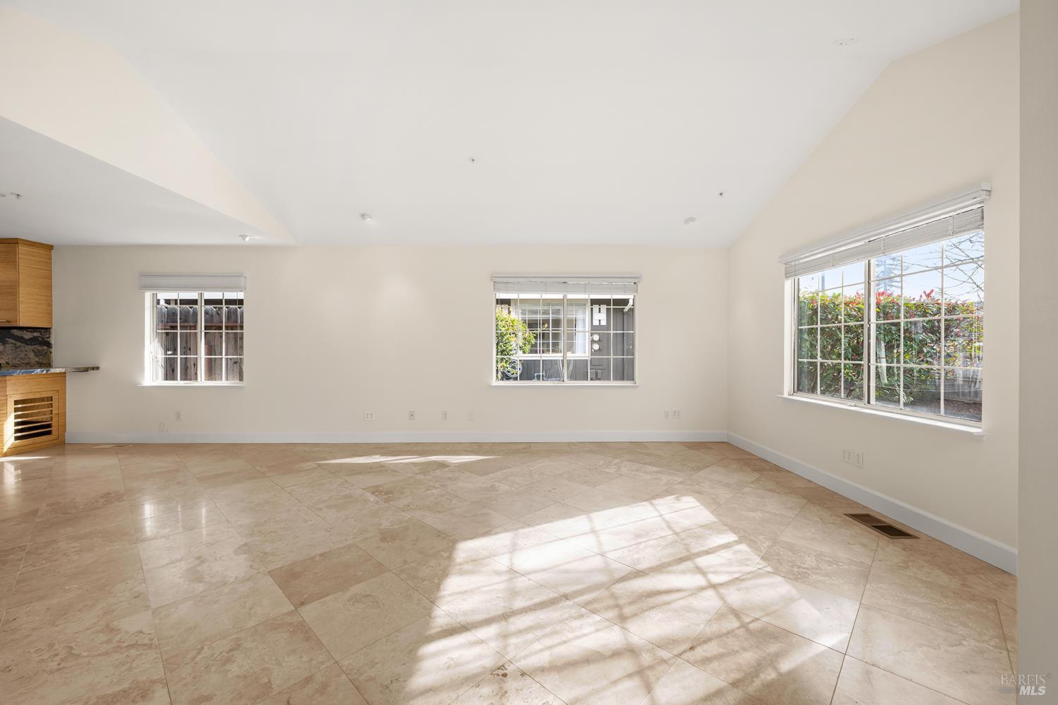 433 University Street