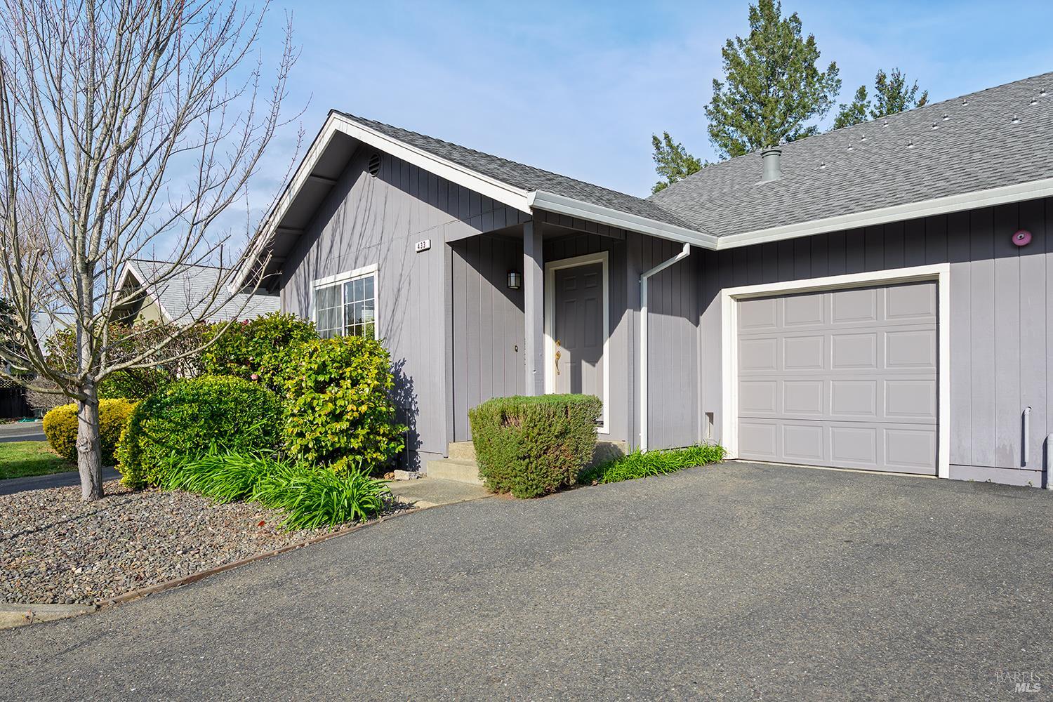 433 University Street