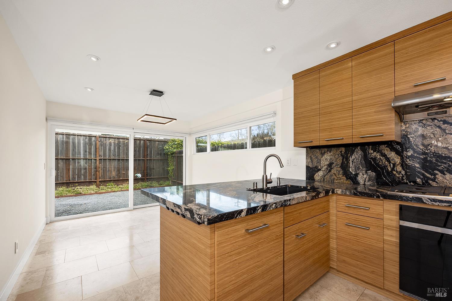 433 University Street