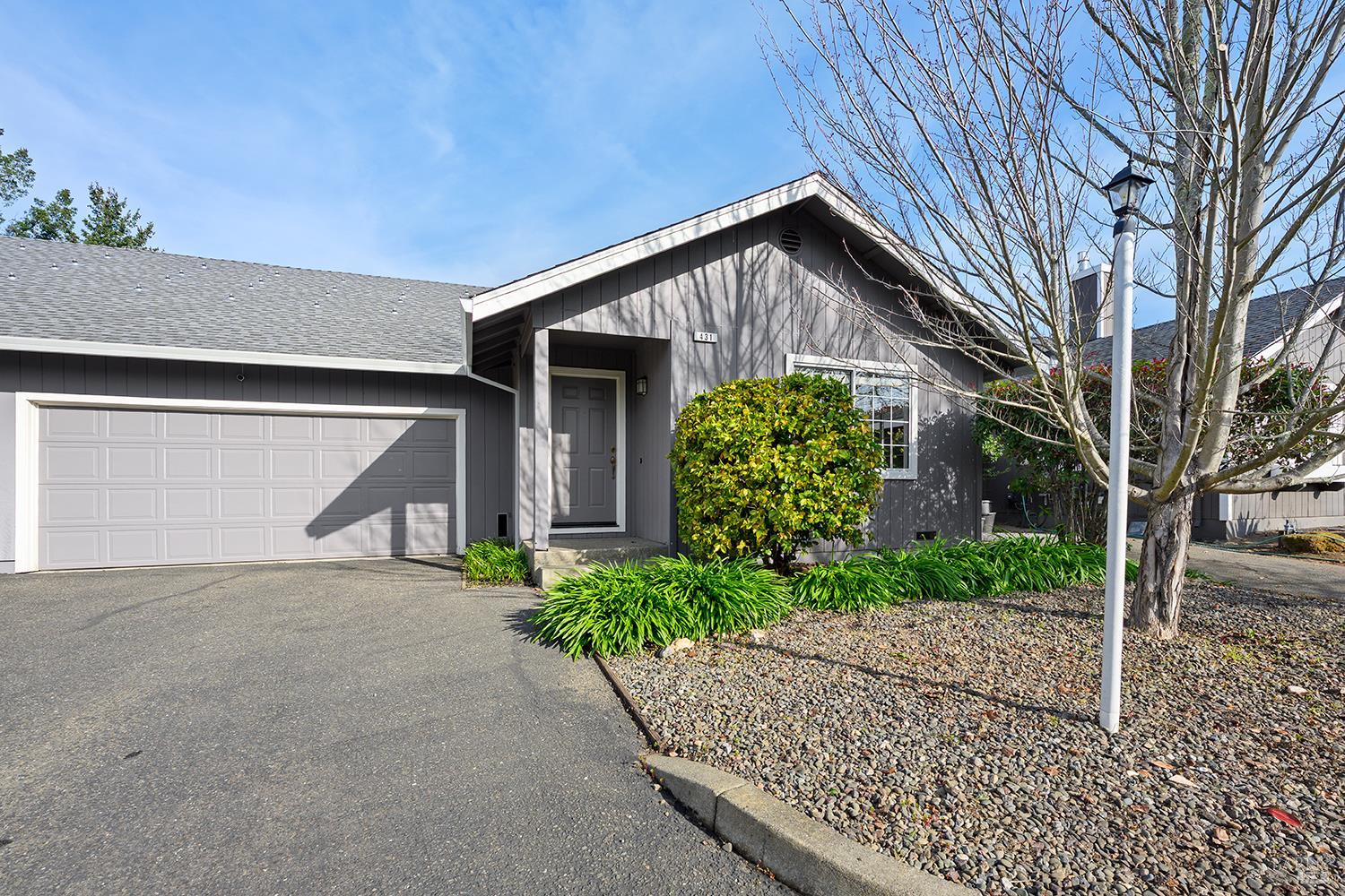 433 University Street