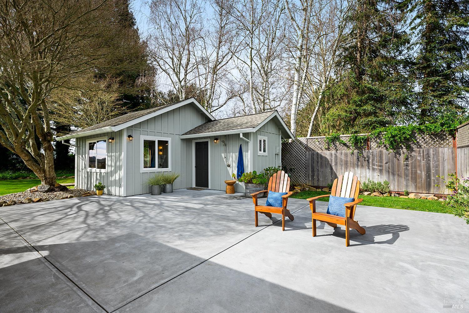 870 Gold Ridge Road