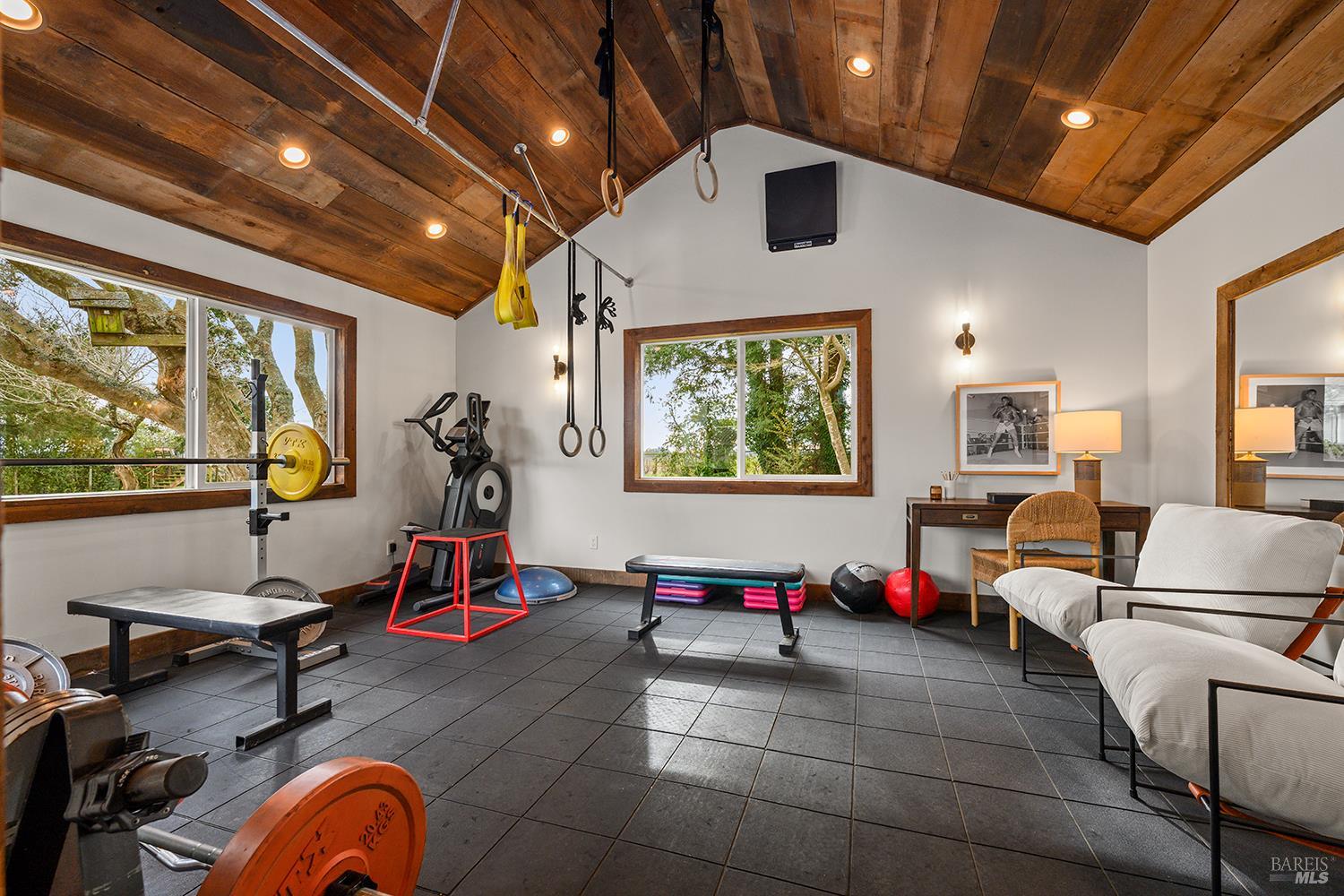 870 Gold Ridge Road