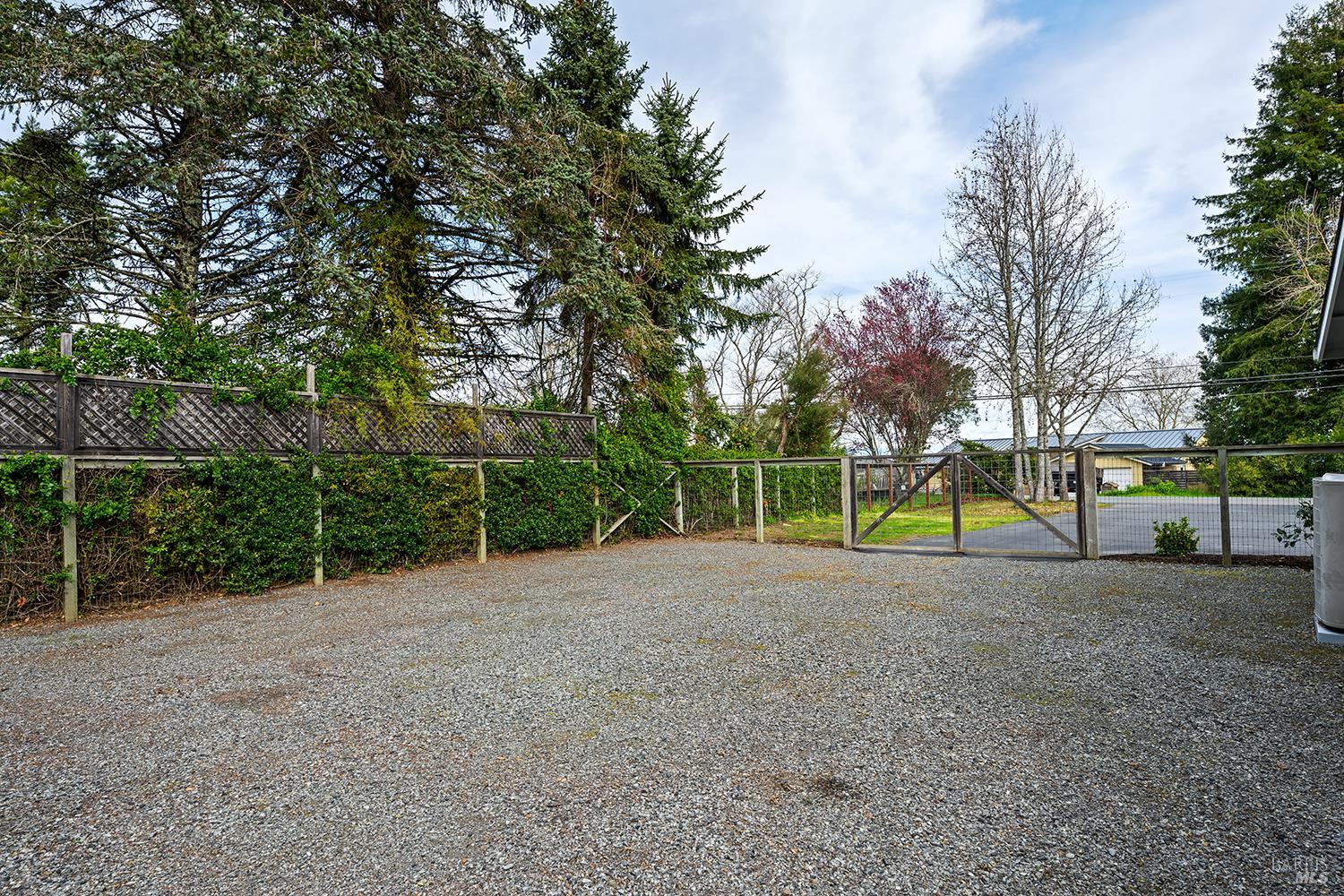 870 Gold Ridge Road