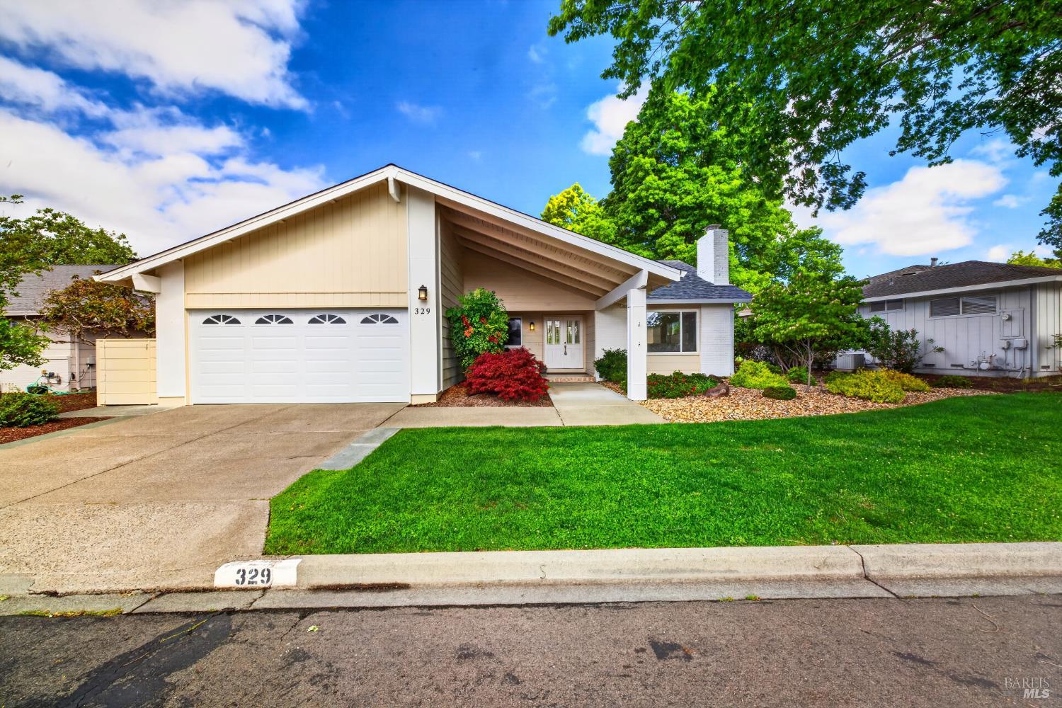 329 Oak Leaf Circle