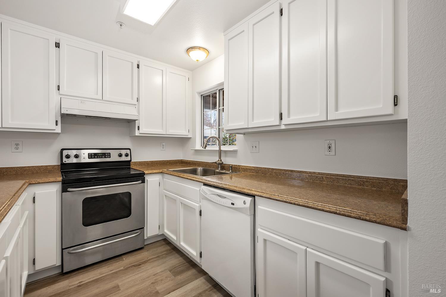 433 University Street