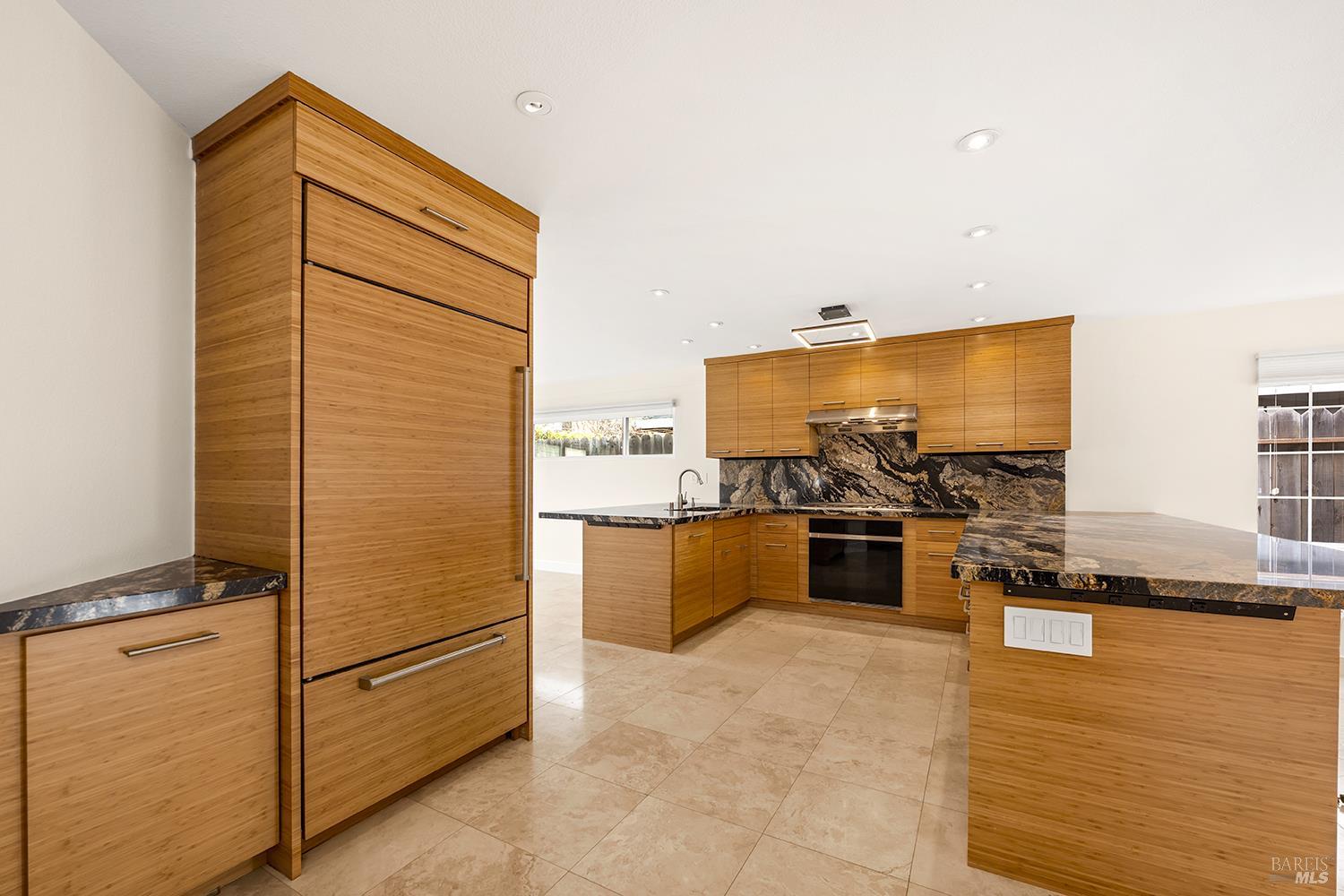 433 University Street