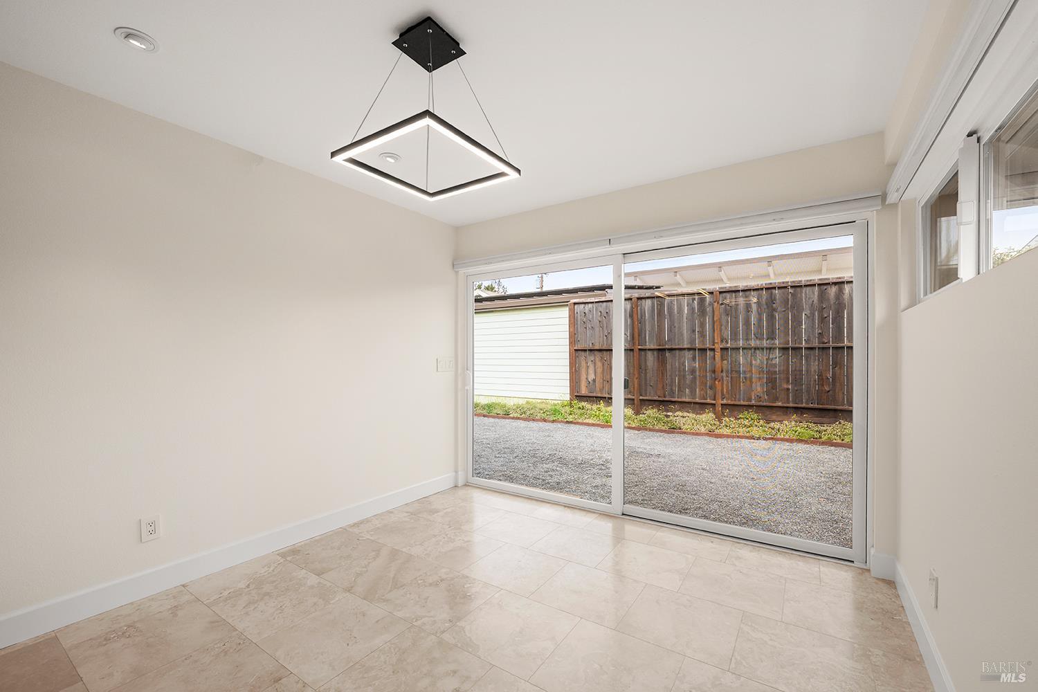 433 University Street