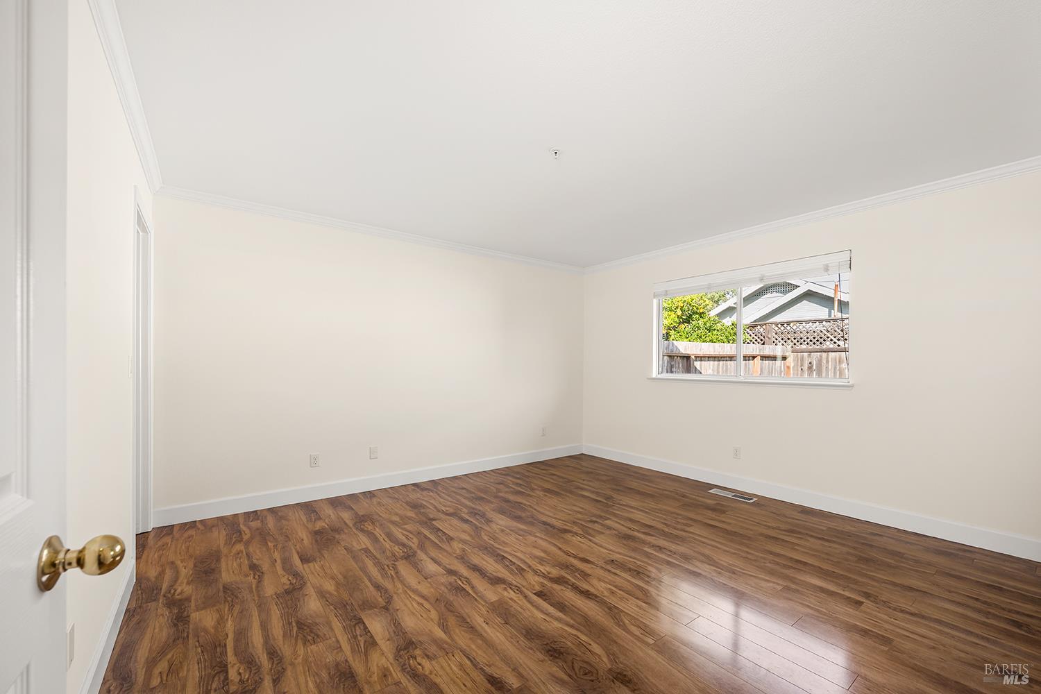 433 University Street