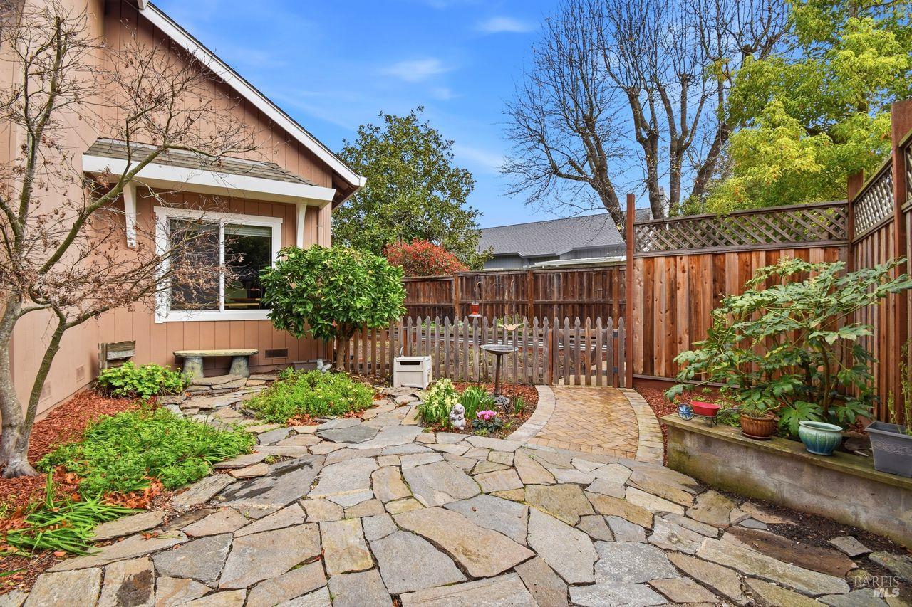 2174 Longhorn Circle