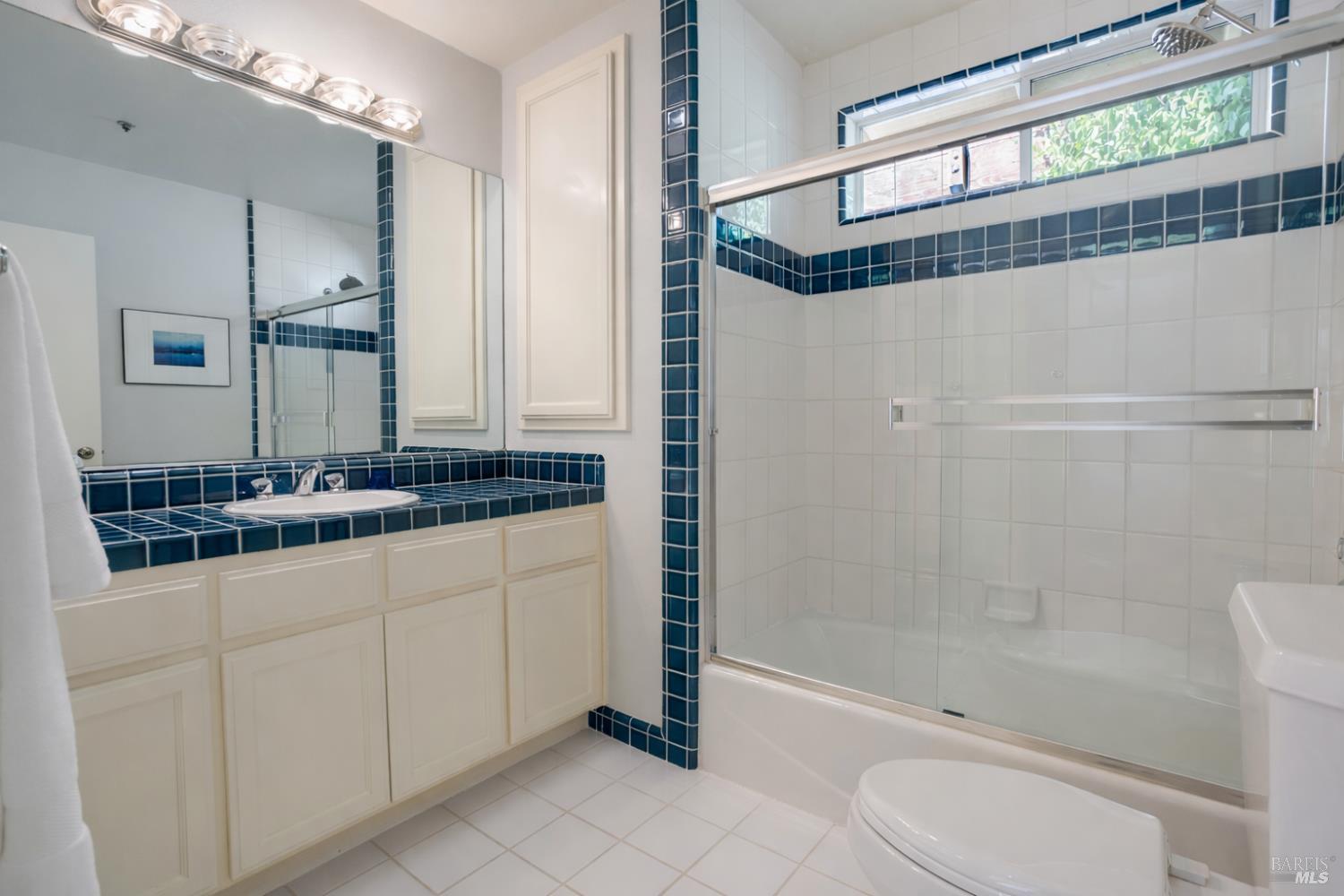 2901 Las Gallinas Avenue