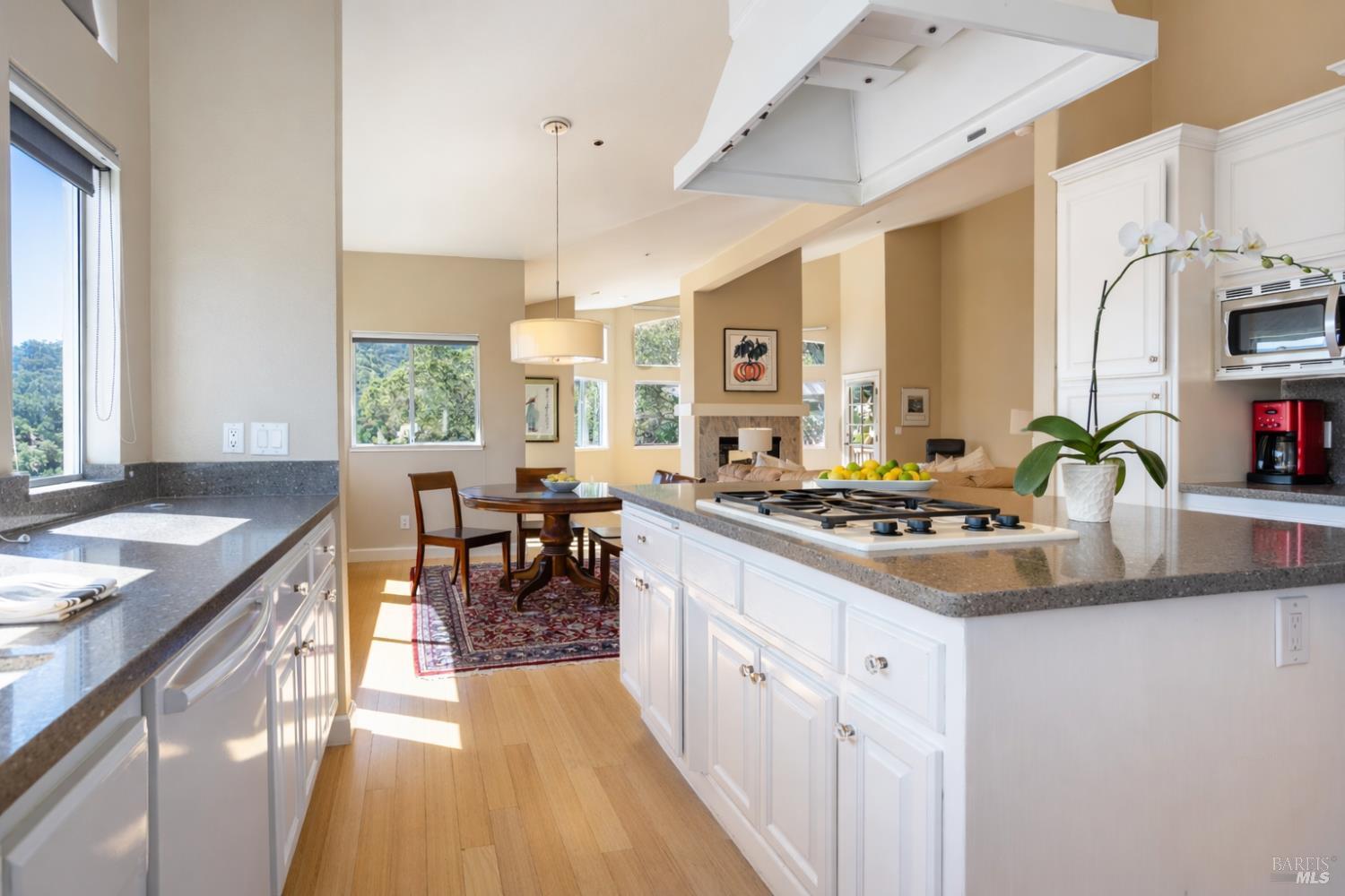 2901 Las Gallinas Avenue