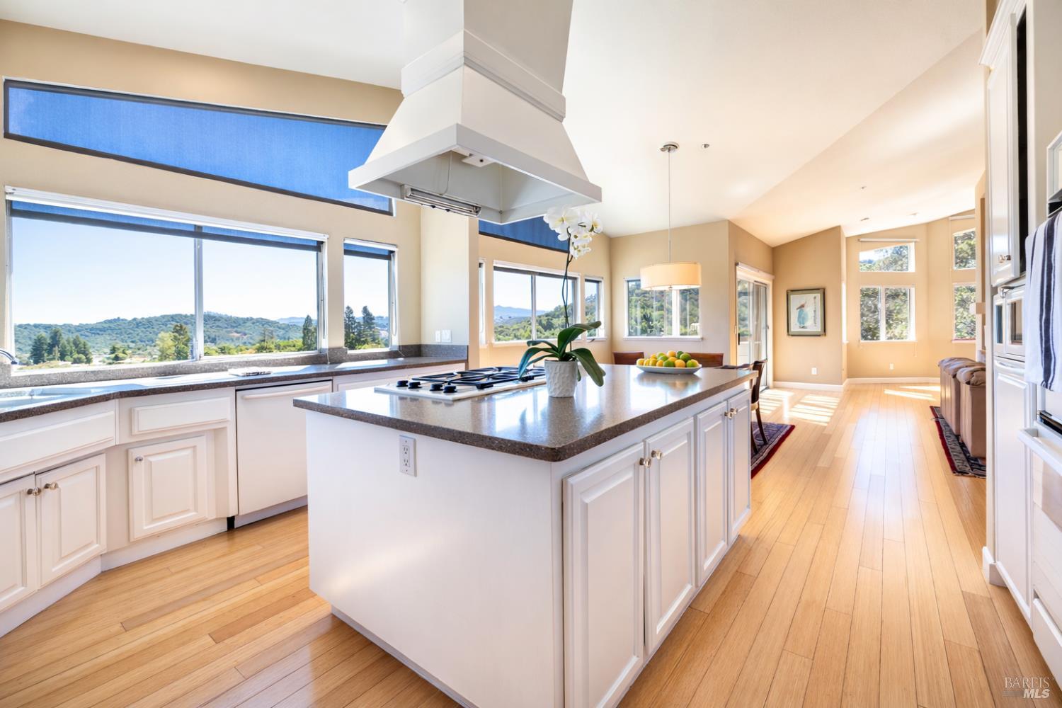 2901 Las Gallinas Avenue