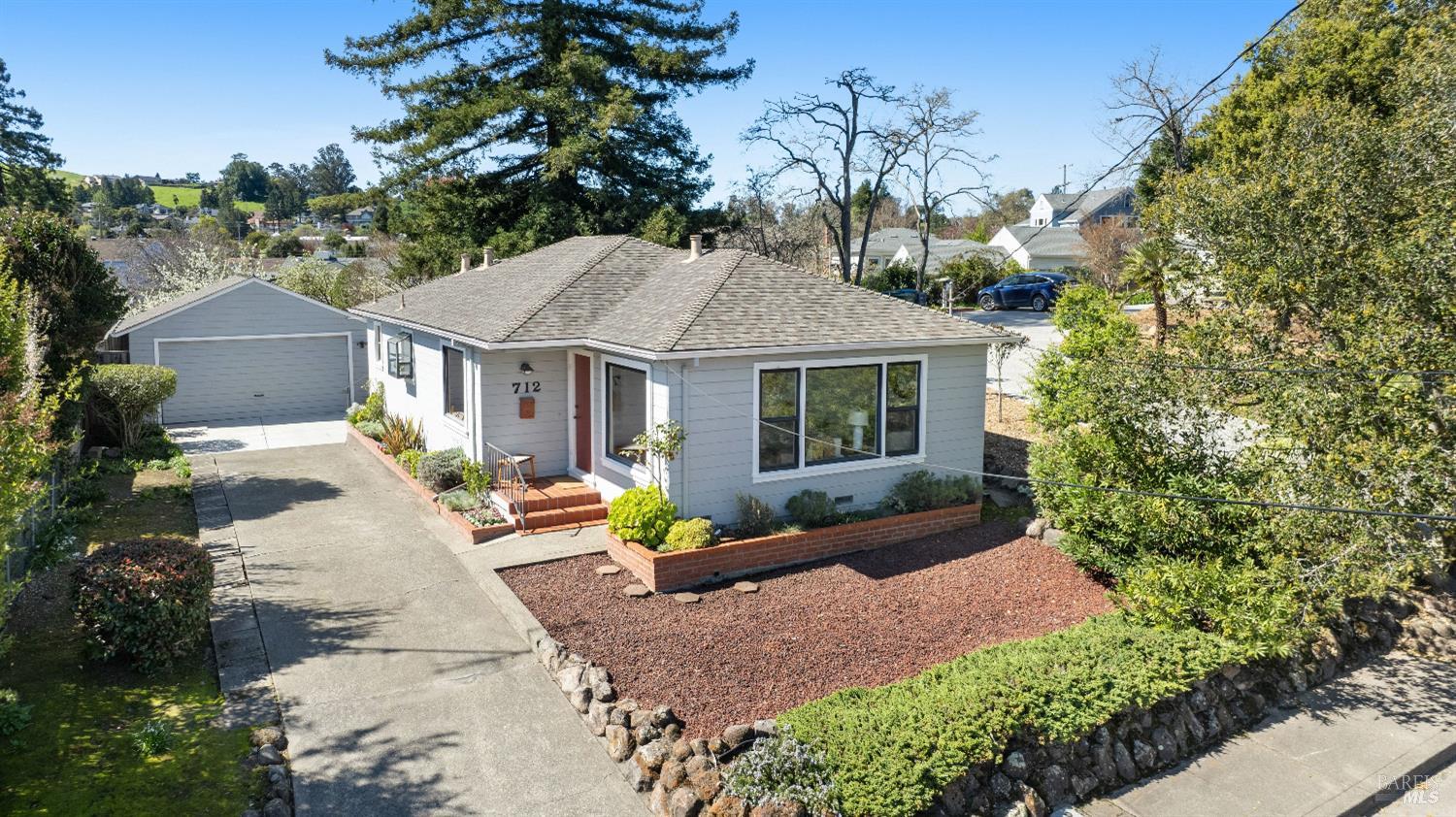 712 Oak Terrace