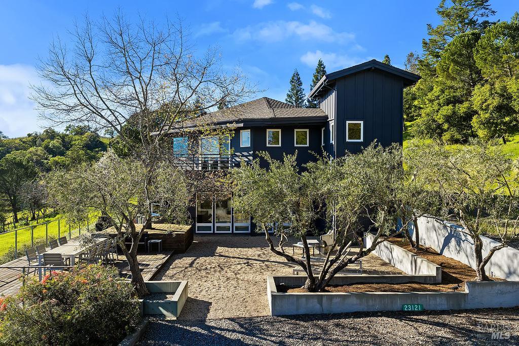23121 Vineyard Road