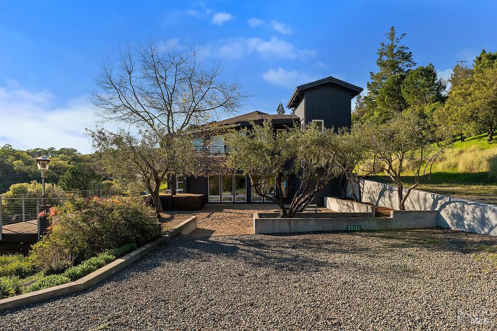 23121 Vineyard Road