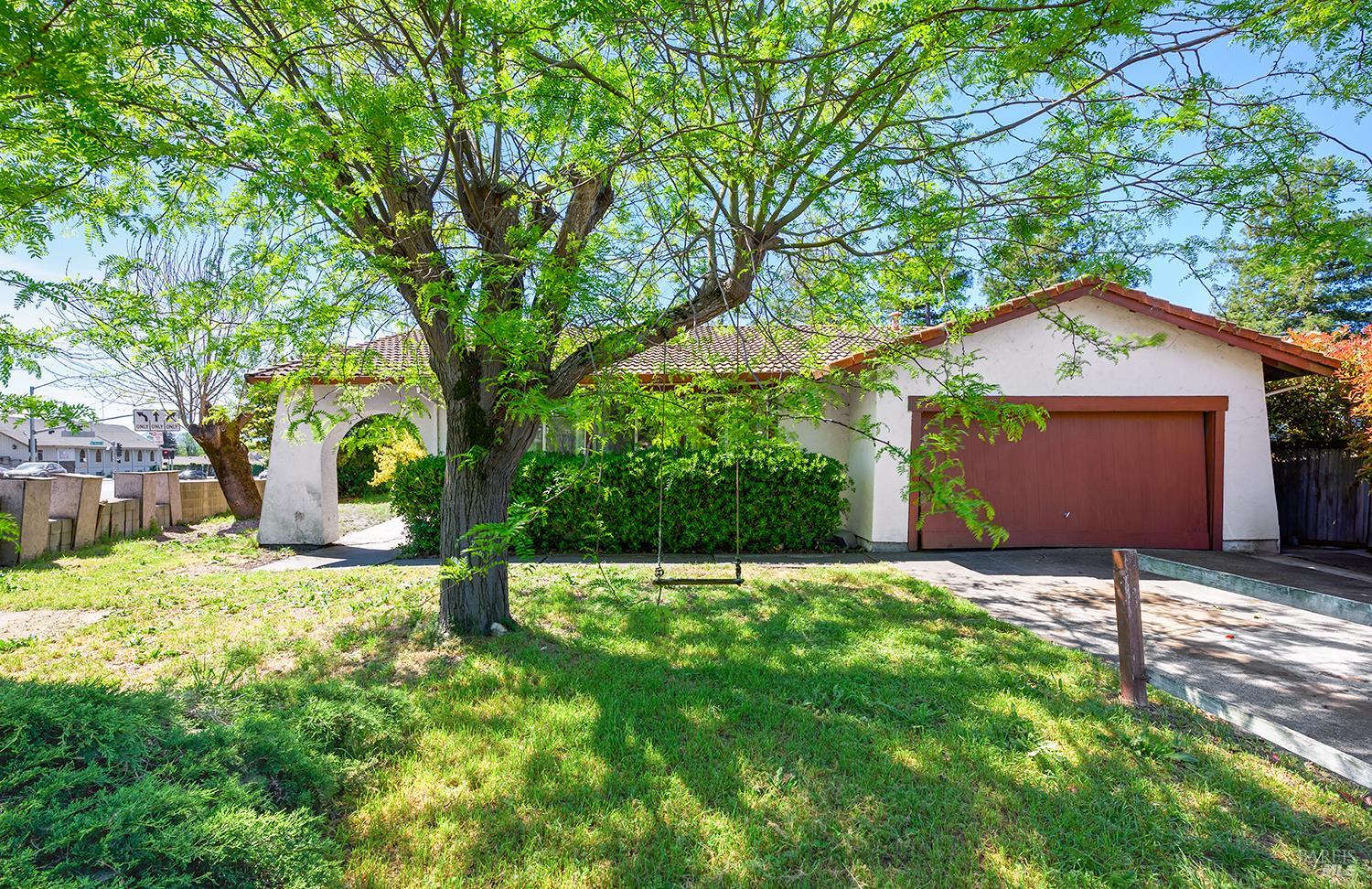 201 Redwood Circle