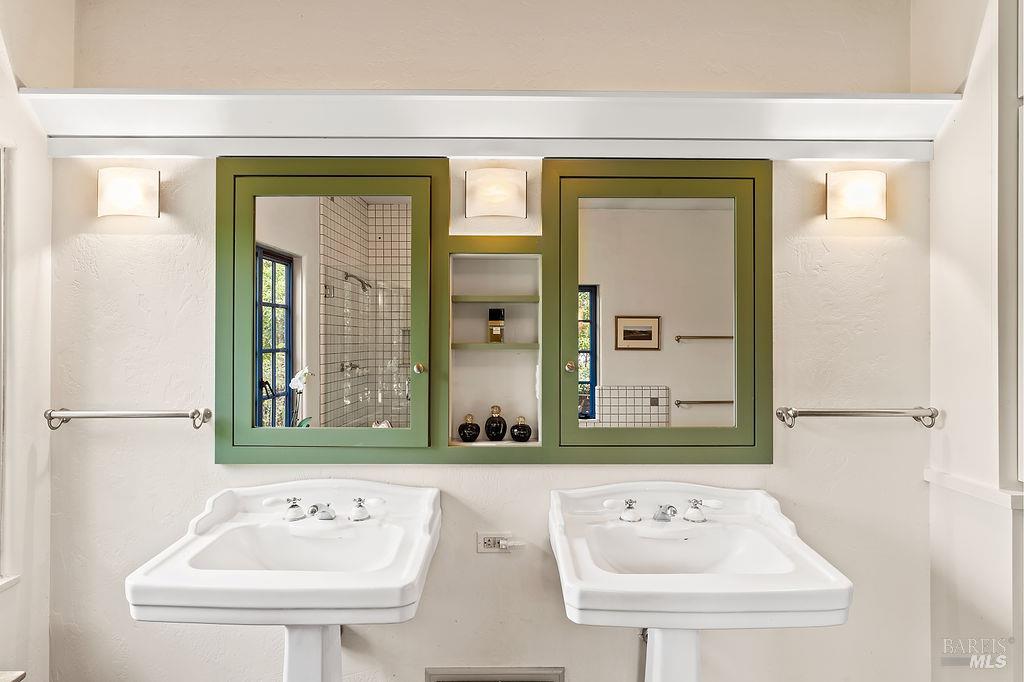 1212 N Fitch Mountain Road