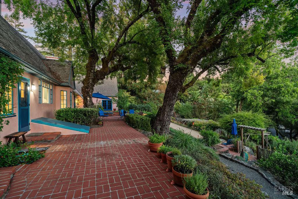 1212 N Fitch Mountain Road