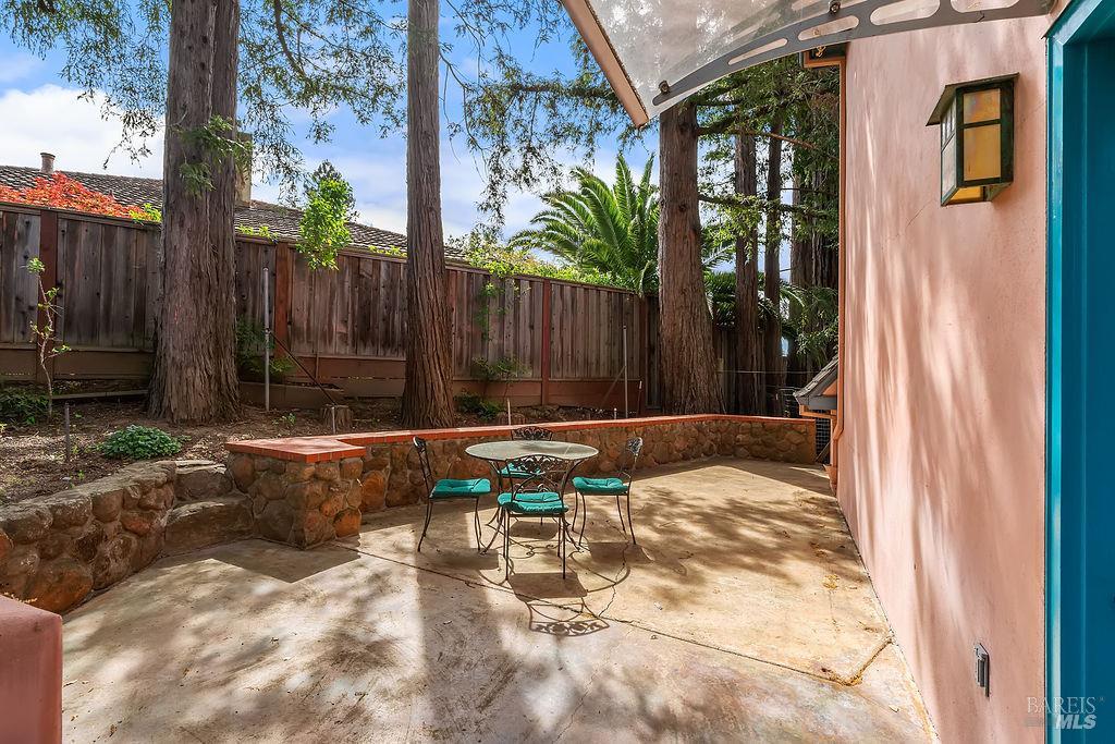 1212 N Fitch Mountain Road