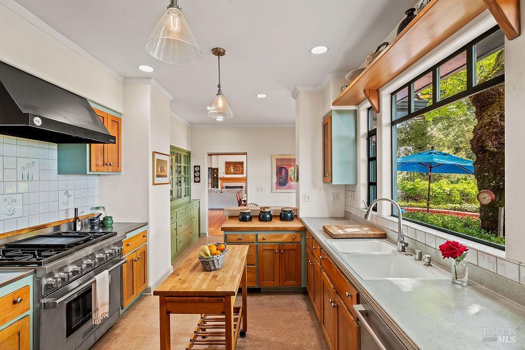 1212 N Fitch Mountain Road