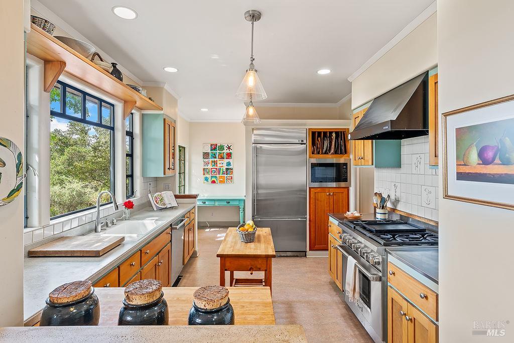 1212 N Fitch Mountain Road