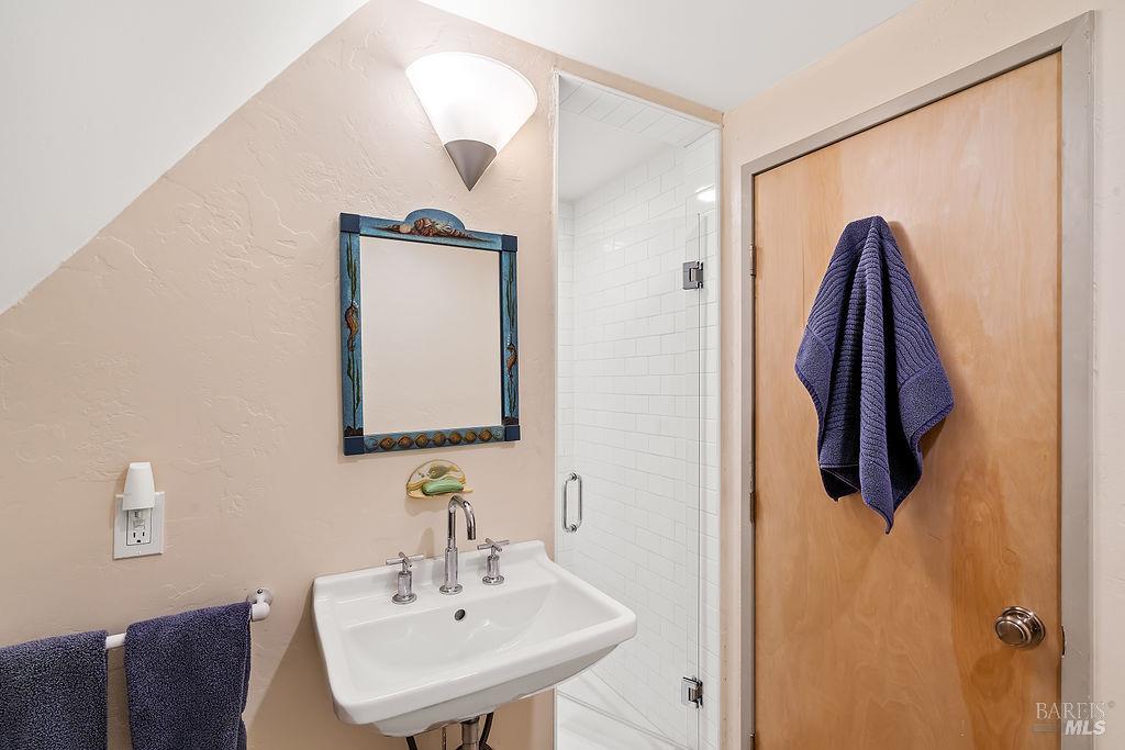 1212 N Fitch Mountain Road