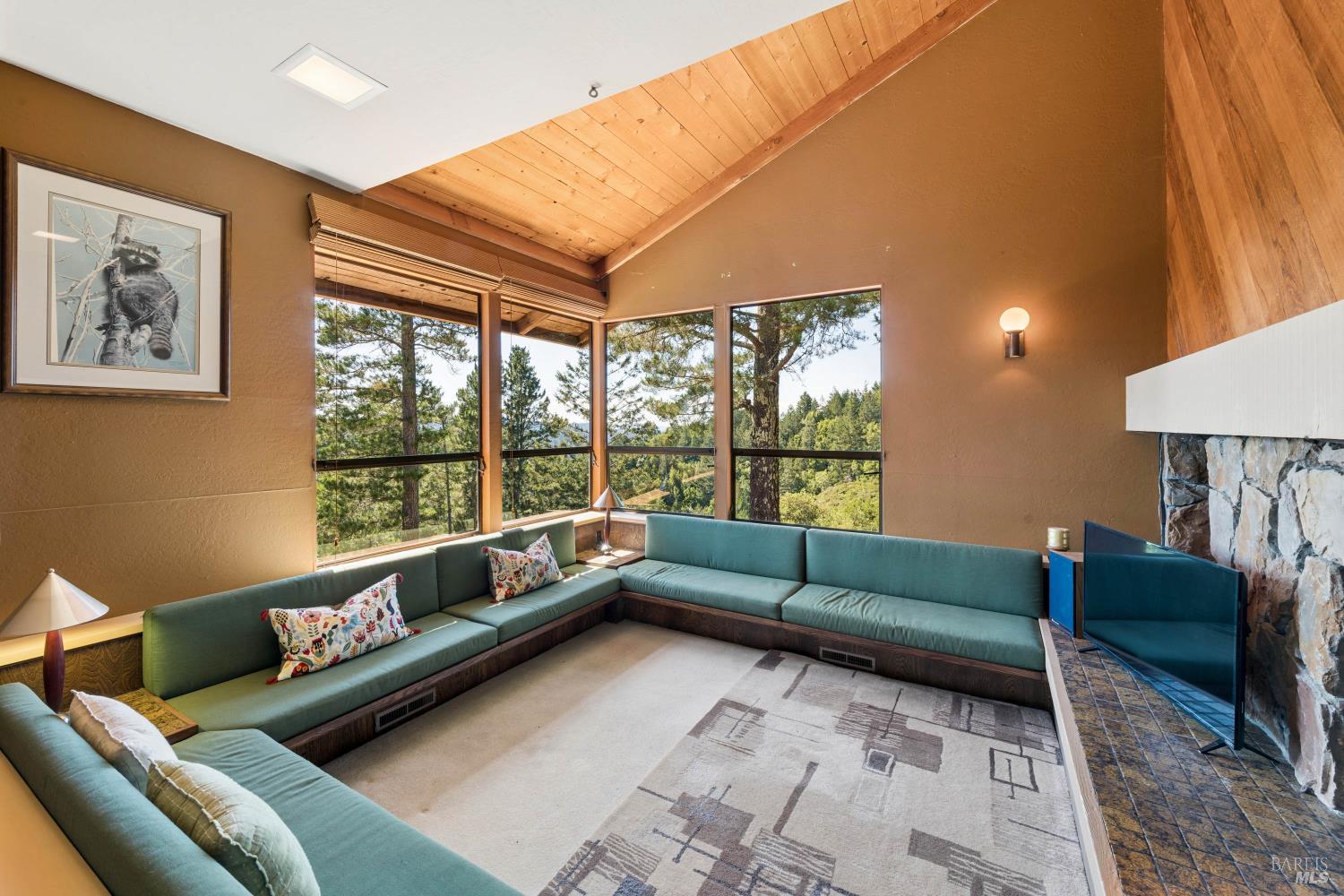 40 El Mirador Drive