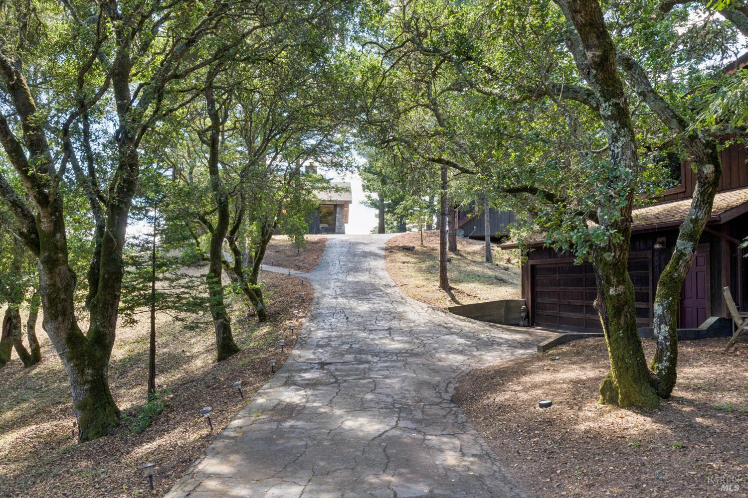 40 El Mirador Drive