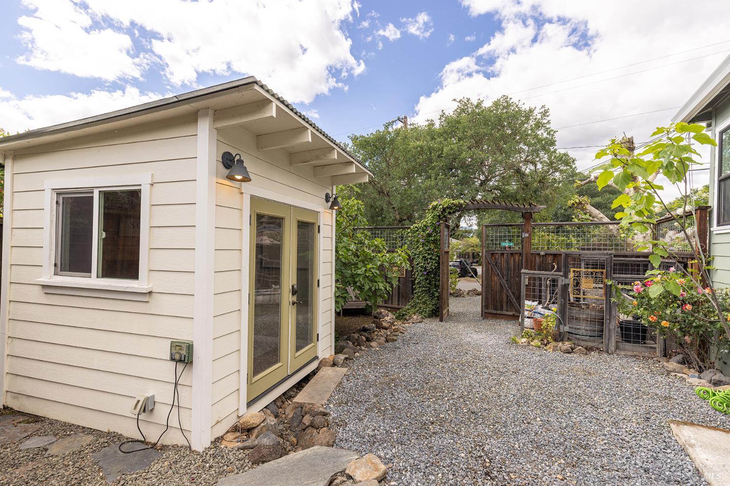 710 E Thomson Avenue