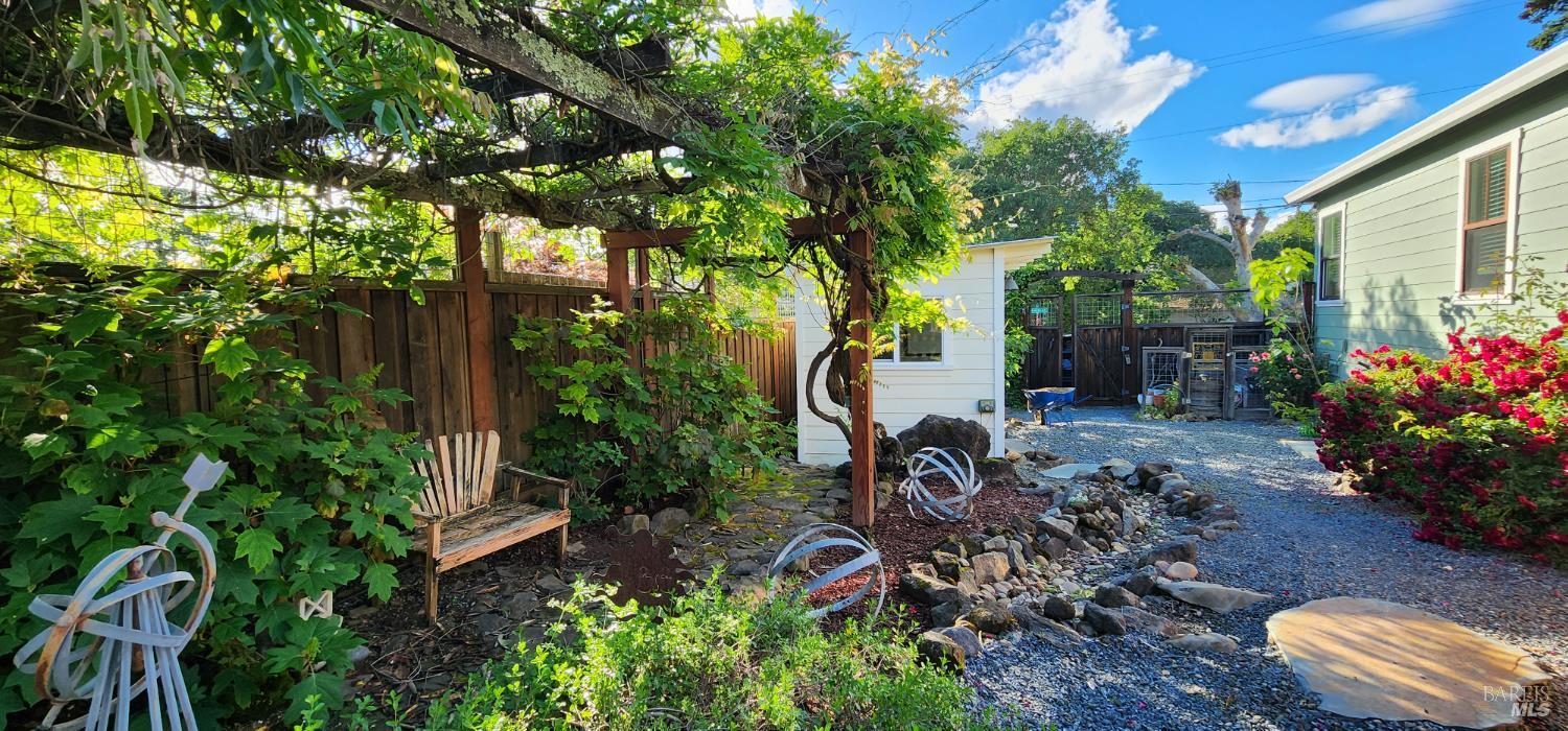 710 E Thomson Avenue