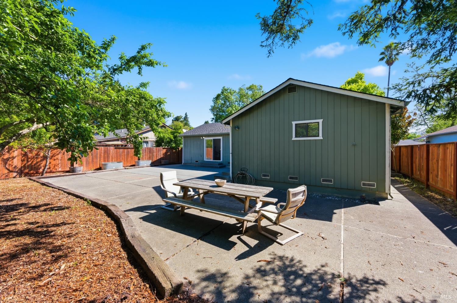 486 Landsdown Circle