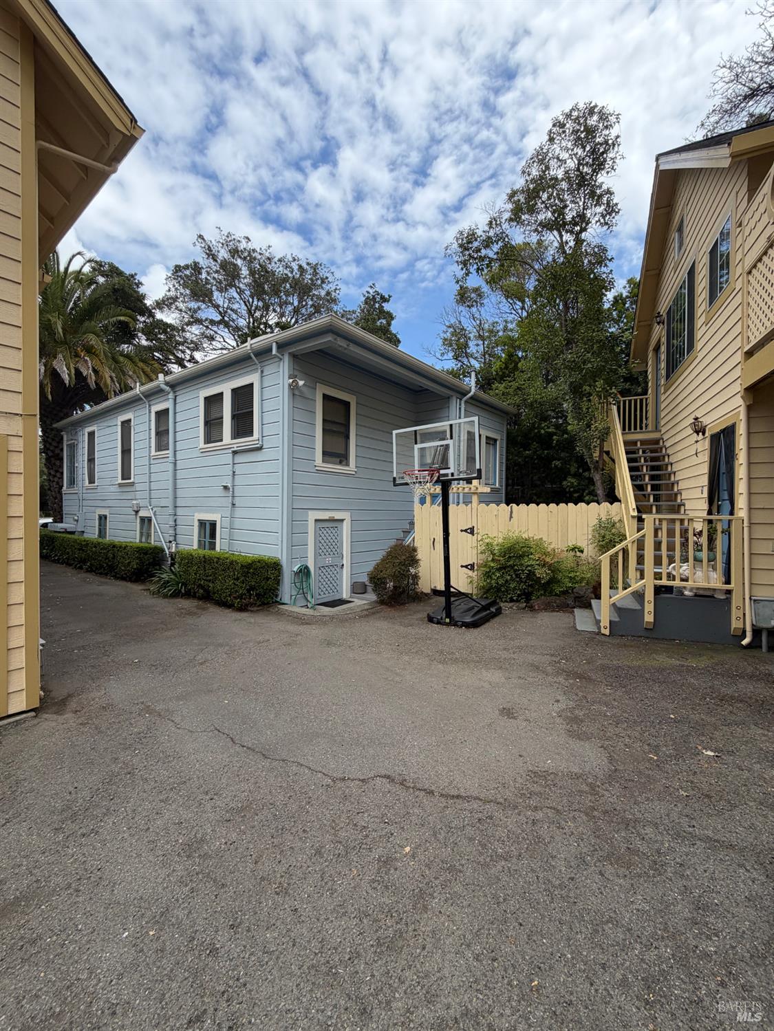 829 San Anselmo Avenue
