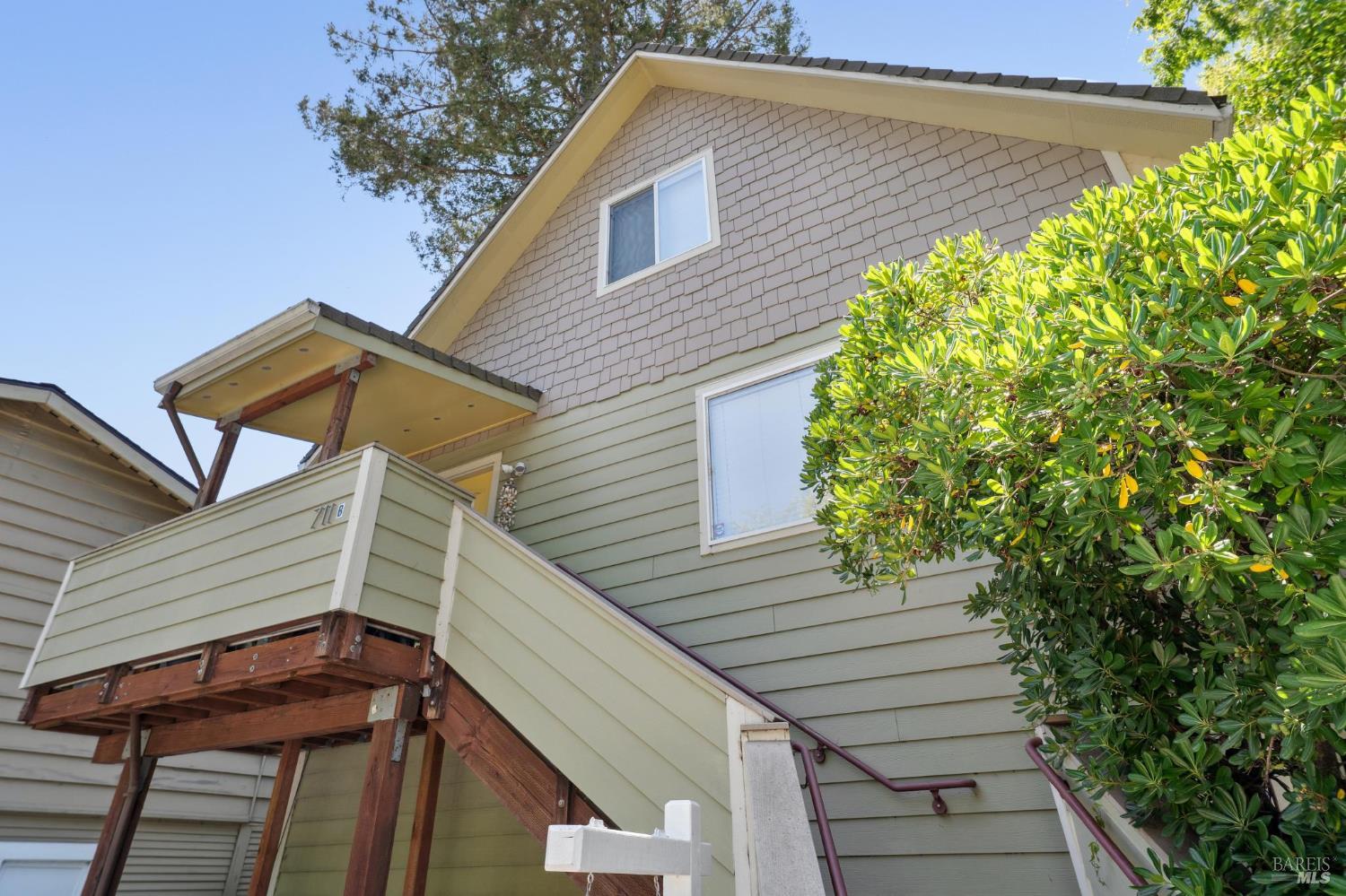 711 San Anselmo Avenue