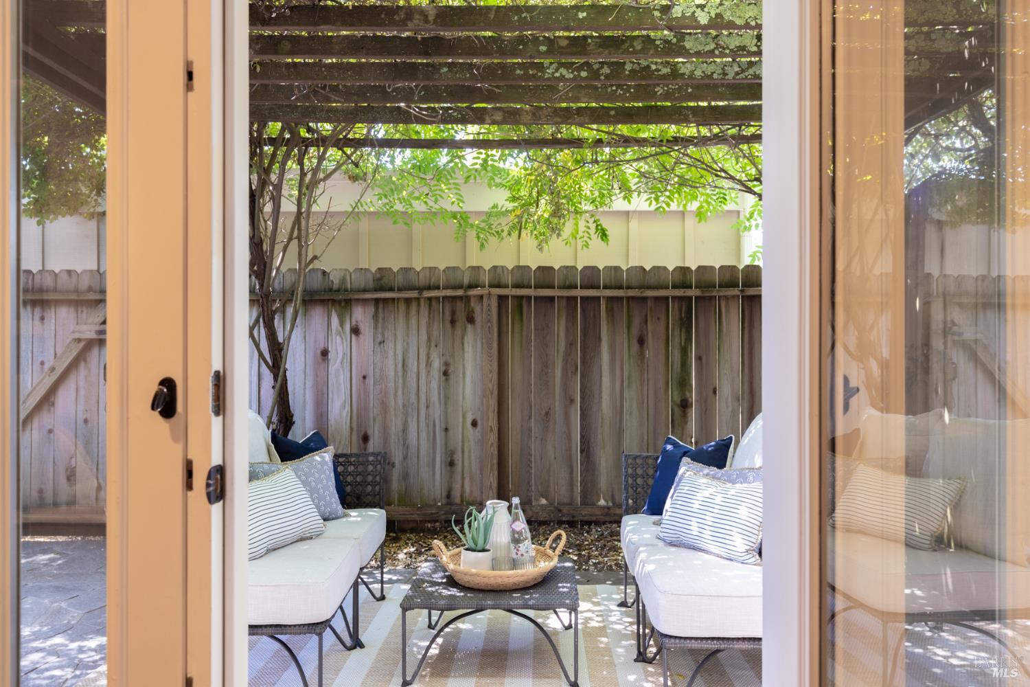 121 W Macarthur Street