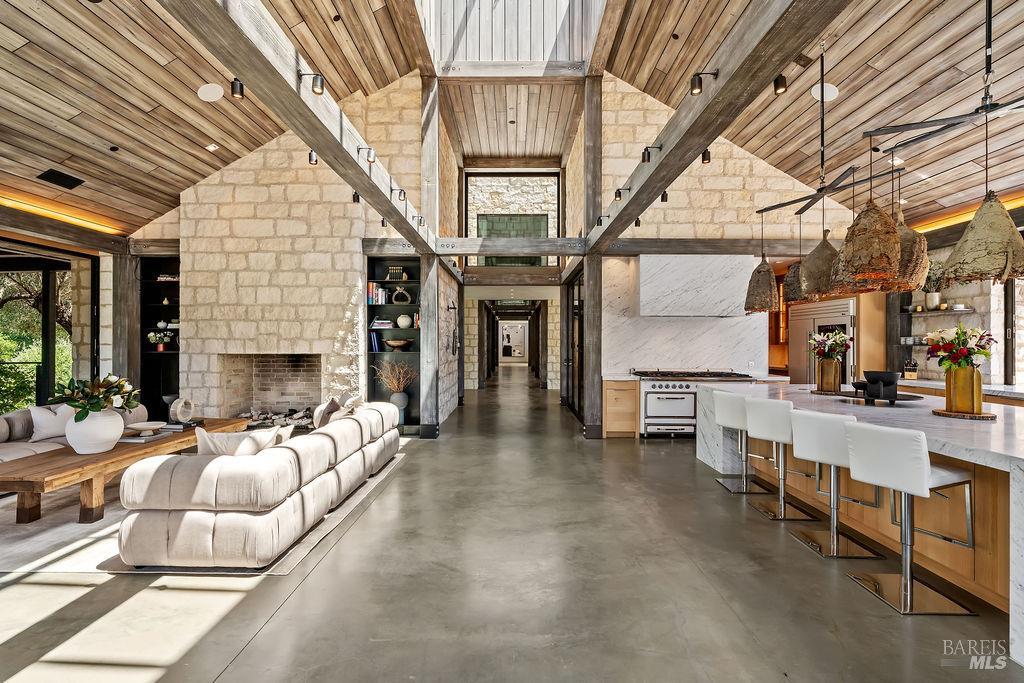 5366 Linda Lane