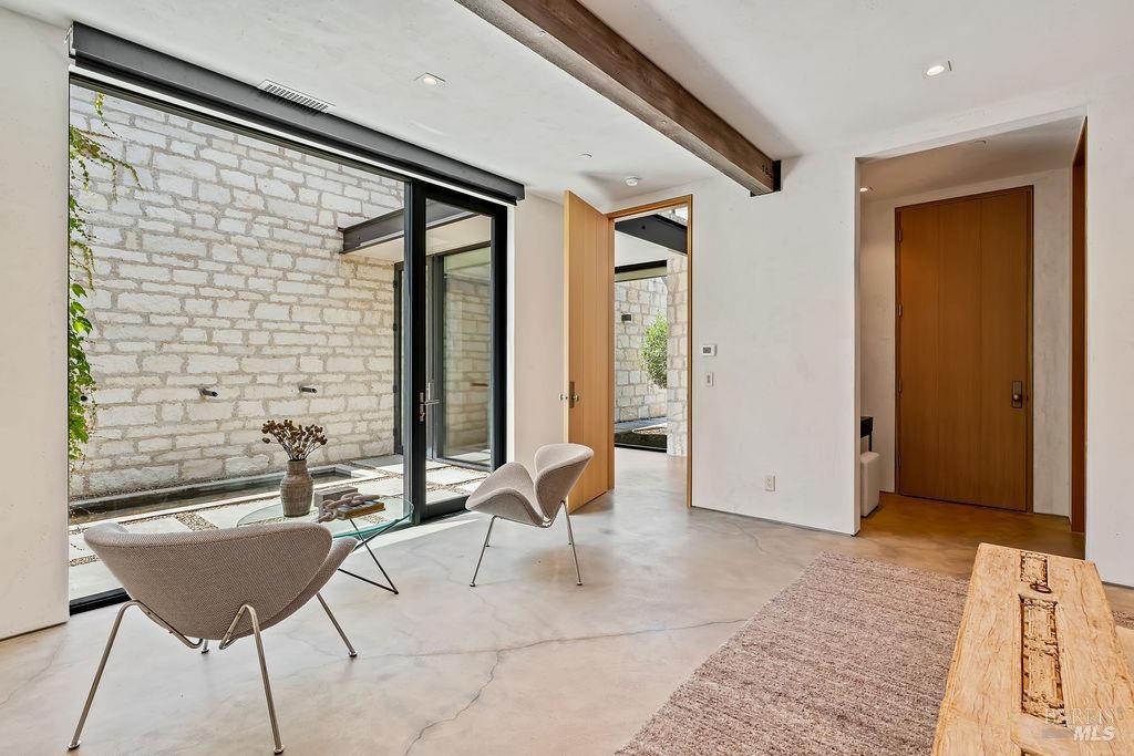 5366 Linda Lane