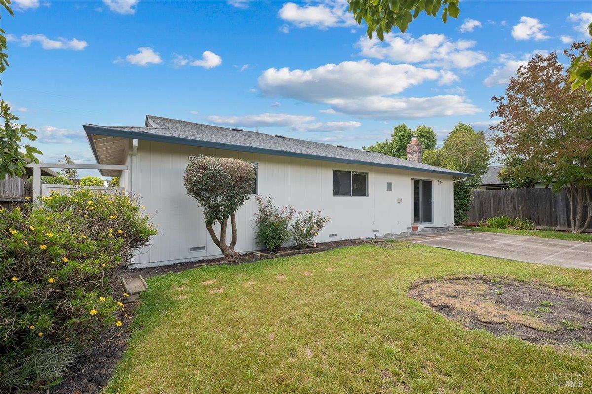 405 Ely Boulevard S