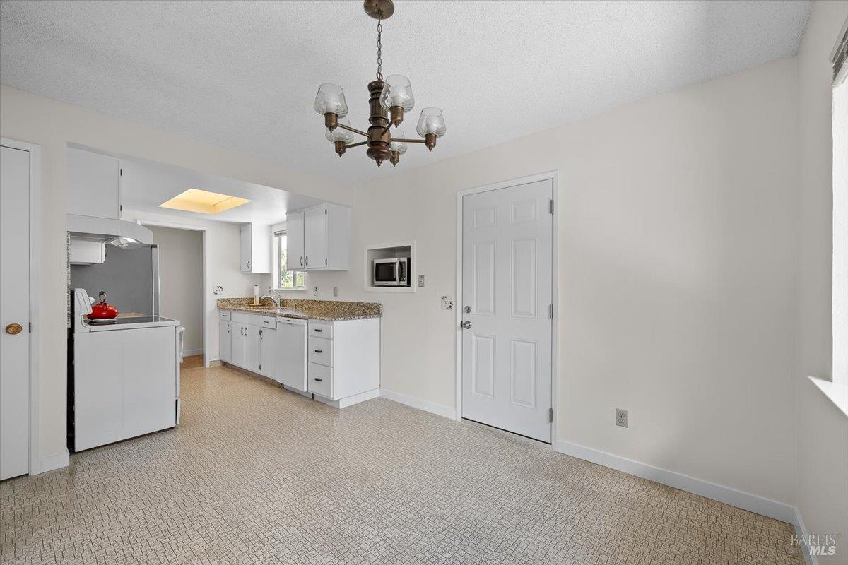 405 Ely Boulevard S